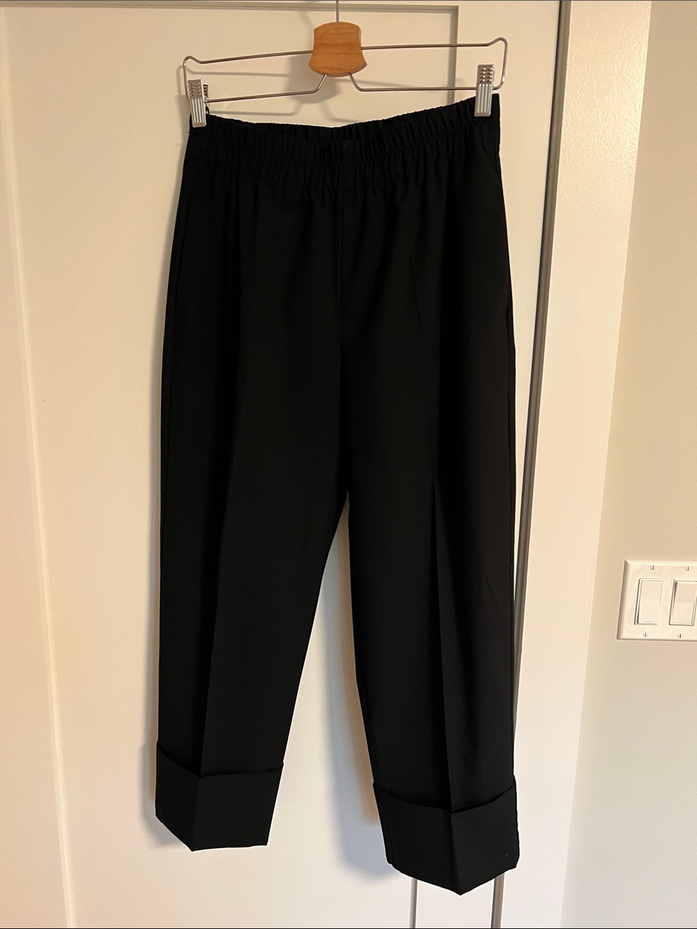 Zara Black Elastic-Waist Cuffed Trousers